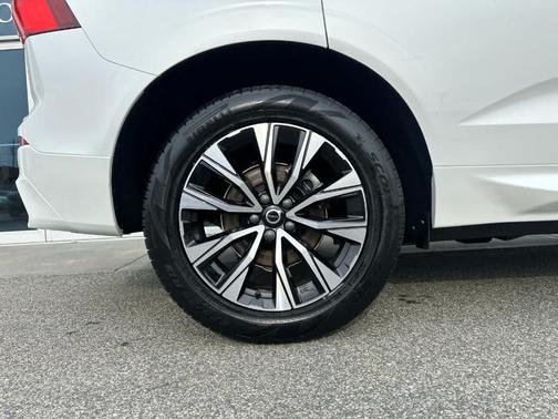 Crystal White Metallic 2024 Volvo XC60 B5 Core Dark Theme