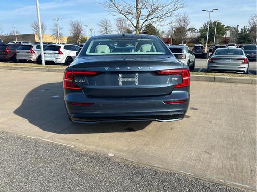 2025 Volvo S60 B5 Core