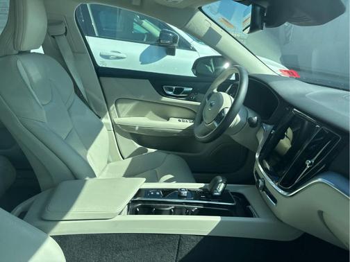 2025 Volvo S60 B5 Core