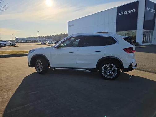 Alpine White 2025 BMW X1 xDrive28i