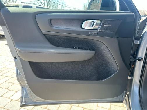 Thunder Gray Metallic 2023 Volvo XC40 Recharge Pure Electric Twin Ultimate