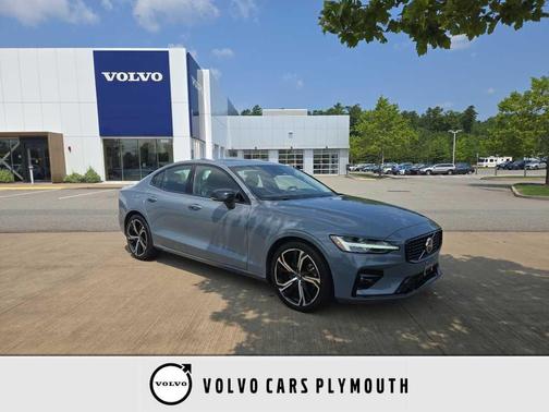 2024 Volvo S60 B5 Core Dark Theme