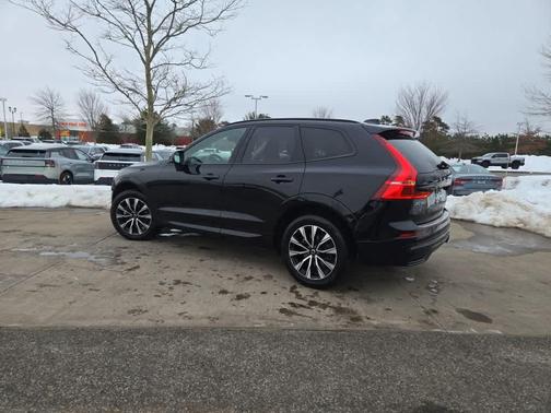 2024 Volvo XC60 B5 Plus Dark Theme