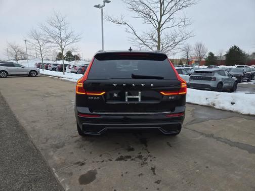 2024 Volvo XC60 B5 Plus Dark Theme