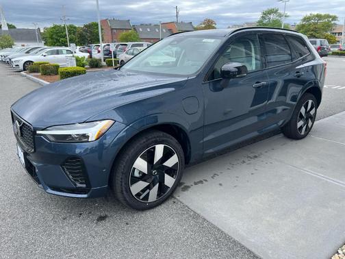 2025 Volvo XC60 Plug-In Hybrid T8 Plus