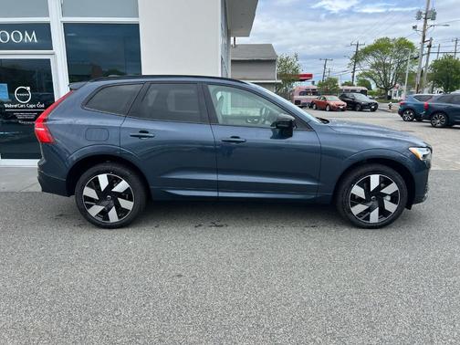 2025 Volvo XC60 Plug-In Hybrid T8 Plus