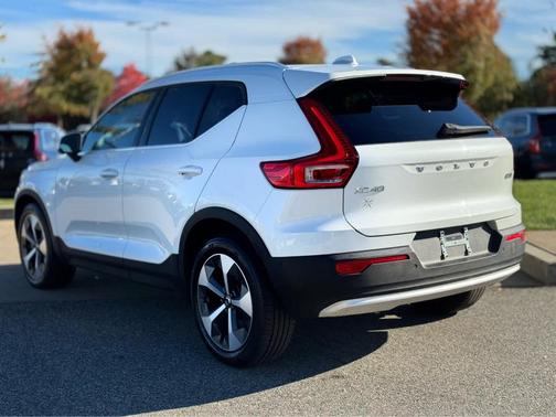 2023 Volvo XC40 B5 Plus Bright Theme