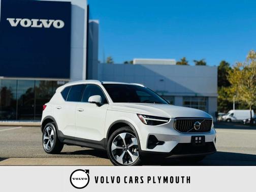 2023 Volvo XC40 B5 Plus Bright Theme
