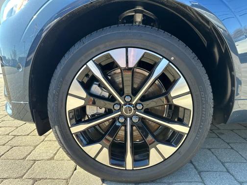 Denim Blue Metallic 2026 Volvo XC60 Plug-In Hybrid T8 Plus