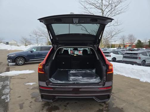 2026 Volvo XC60 B5 Plus