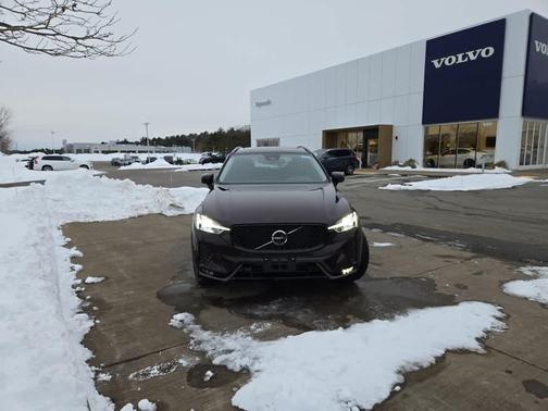 2026 Volvo XC60 B5 Plus