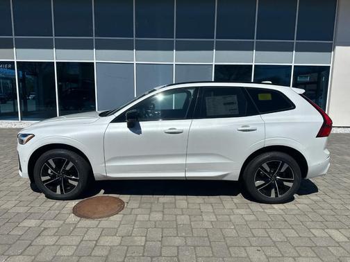 Crystal White Metallic 2026 Volvo XC60 B5 Plus