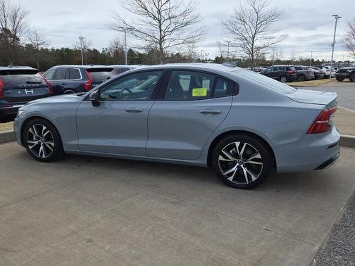 2025 Volvo S60 B5 Core
