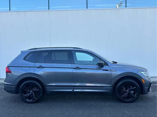 Platinum Gray Metallic 2024 Volkswagen Tiguan 2.0T SE R-Line Black