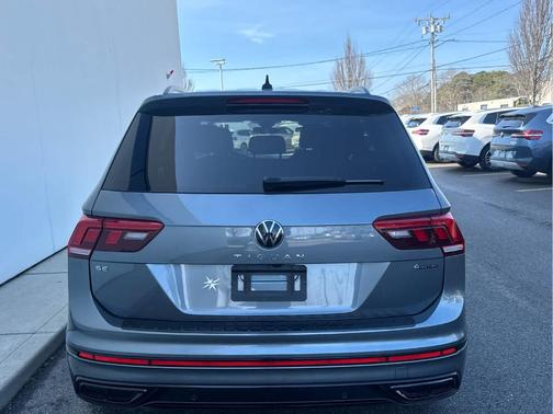 Platinum Gray Metallic 2024 Volkswagen Tiguan 2.0T SE R-Line Black