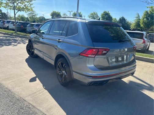 Platinum Gray Metallic 2024 Volkswagen Tiguan 2.0T SE R-Line Black