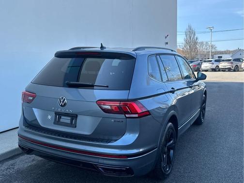Platinum Gray Metallic 2024 Volkswagen Tiguan 2.0T SE R-Line Black