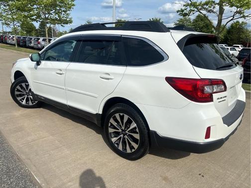 White 2016 Subaru Outback 2.5i Limited