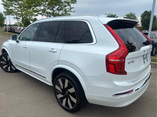 Crystal White Metallic 2024 Volvo XC90 Recharge Plug-In Hybrid T8 Plus Bright Theme 7-Seater