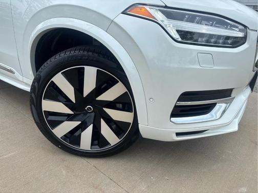 Crystal White Metallic 2024 Volvo XC90 Recharge Plug-In Hybrid T8 Plus Bright Theme 7-Seater