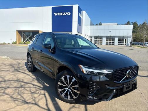 Onyx Black Metallic 2024 Volvo XC60 B5 Core Dark Theme
