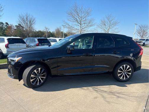 Onyx Black Metallic 2024 Volvo XC60 B5 Core Dark Theme