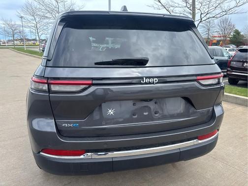 Metallic 2024 Jeep Grand Cherokee 4xe Base