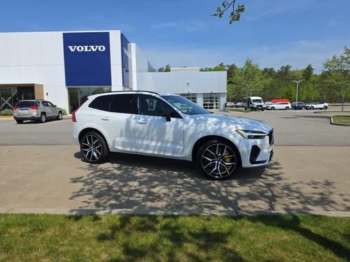 Crystal White Metallic 2024 Volvo XC60 Recharge Plug-In Hybrid T8 Polestar Engineered