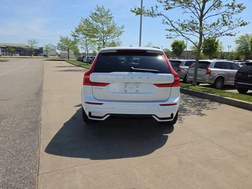 Crystal White Metallic 2024 Volvo XC60 Recharge Plug-In Hybrid T8 Polestar Engineered
