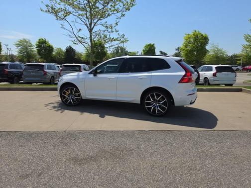 Crystal White Metallic 2024 Volvo XC60 Recharge Plug-In Hybrid T8 Polestar Engineered
