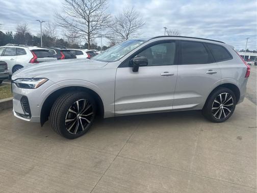 Silver 2023 Volvo XC60 B5 Plus Dark Theme