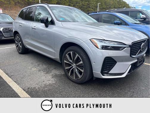 2023 Volvo XC60 B5 Plus Dark Theme