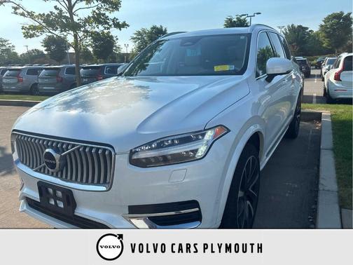 Crystal White Metallic 2023 Volvo XC90 B6 Plus 7-Seater