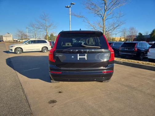 2023 Volvo XC90 B5 Core