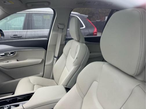 2023 Volvo XC90 B5 Core