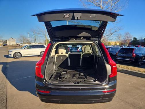 2023 Volvo XC90 B5 Core