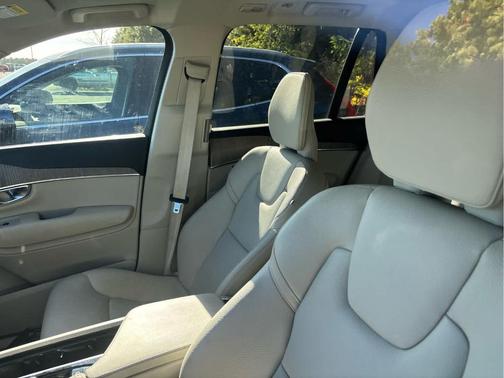 2023 Volvo XC90 Recharge Plug-In Hybrid T8 Plus Bright Theme 7-Seater