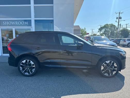 2026 Volvo XC60 PLUS