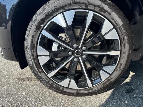 2026 Volvo XC60 PLUS