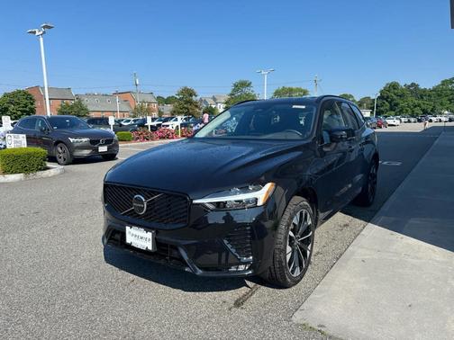 2026 Volvo XC60 PLUS