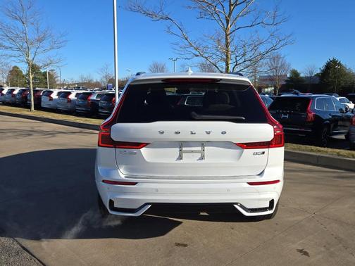 2026 Volvo XC60 B5 Plus