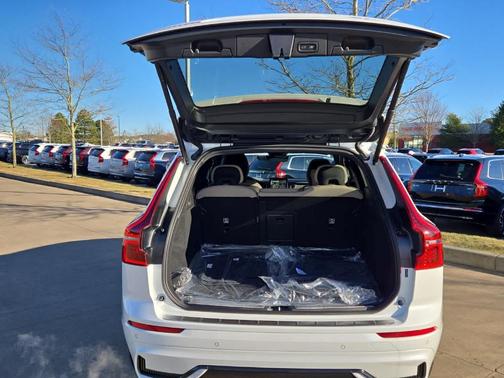 2026 Volvo XC60 B5 Plus