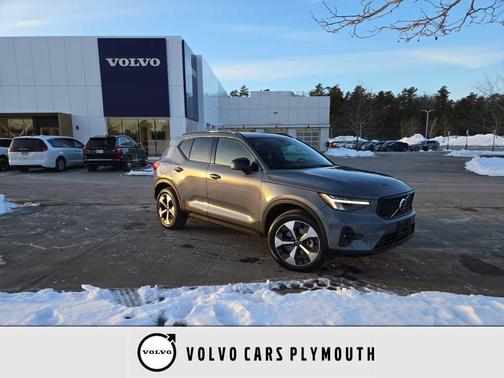 2023 Volvo XC40 B5 Ultimate Dark Theme