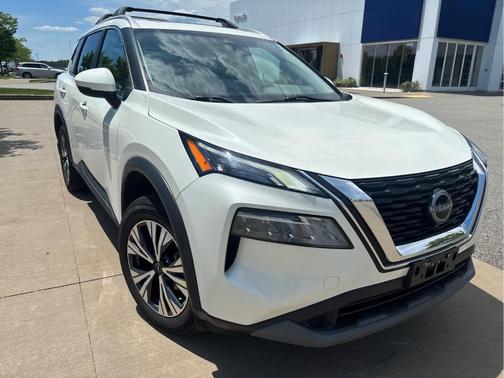 White 2022 Nissan Rogue SV