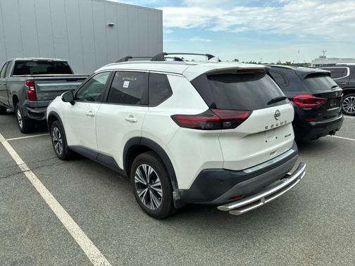 White 2022 Nissan Rogue SV