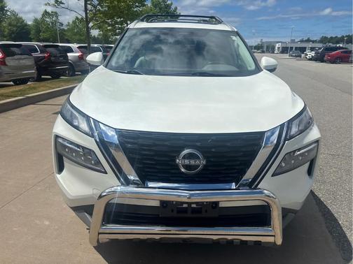 White 2022 Nissan Rogue SV