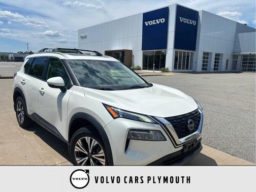 White 2022 Nissan Rogue SV