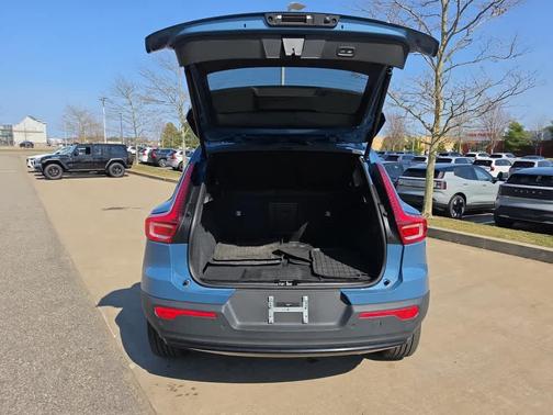 Fjord Blue Metallic 2023 Volvo XC40 B5 Plus Dark Theme