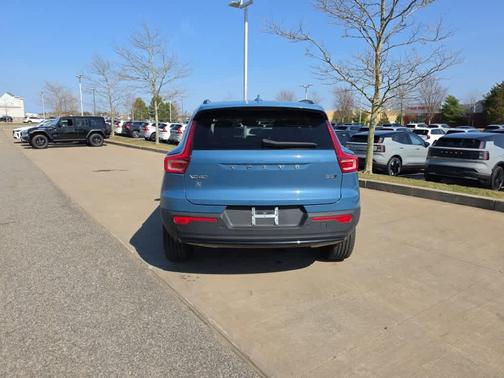 Fjord Blue Metallic 2023 Volvo XC40 B5 Plus Dark Theme