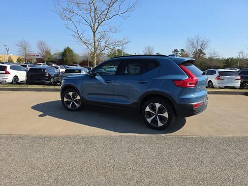 Fjord Blue Metallic 2023 Volvo XC40 B5 Plus Dark Theme